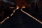 Infiorata e suggestiva illuminazione in piazza Doria