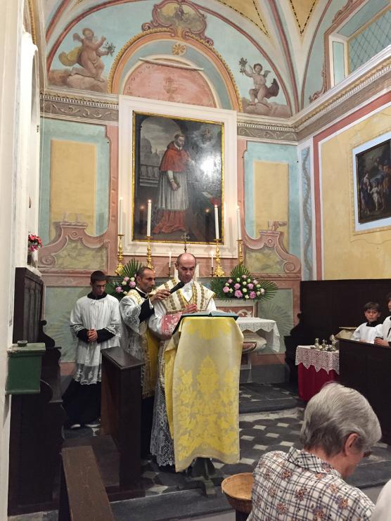 Santa Messa celebrata da don Jean-Pierre Vinciguerra nell'oratorio di San Carlo