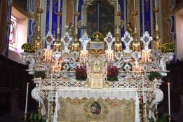 Altare della chiesa parrocchiale per la solennità di Tutti i Santi