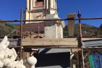 Restauro dei vasi e degli obelischi nella parte più alta della facciata.