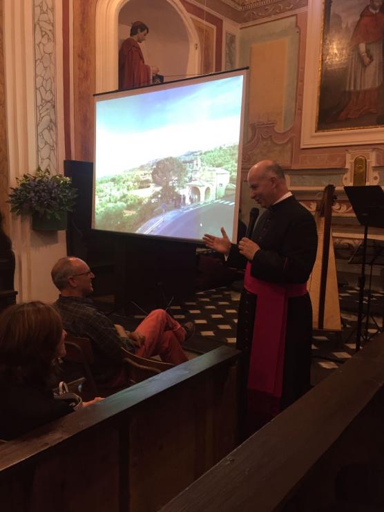 Presentazione dei lavori di restauro dell'oratorio di San Carlo con la presenza di Mons. Giorgio Brancaleoni, il sindaco di Dolcedo Giovanni Danio, l'architetto Erminia Airenti, i restauratori Luca Venier, Bruno Piccinini e Sabrina Baglietto e un folto pubblico.