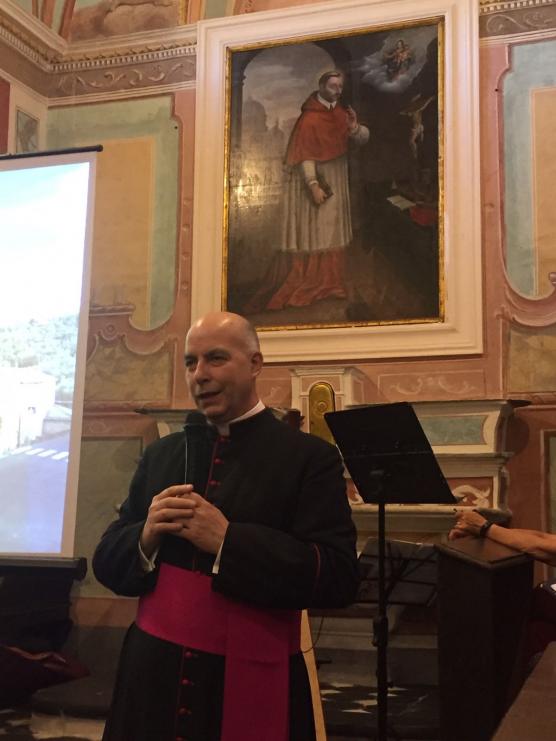 Presentazione dei lavori di restauro dell'oratorio di San Carlo con la presenza di Mons. Giorgio Brancaleoni, il sindaco di Dolcedo Giovanni Danio, l'architetto Erminia Airenti, i restauratori Luca Venier, Bruno Piccinini e Sabrina Baglietto e un folto pubblico.
