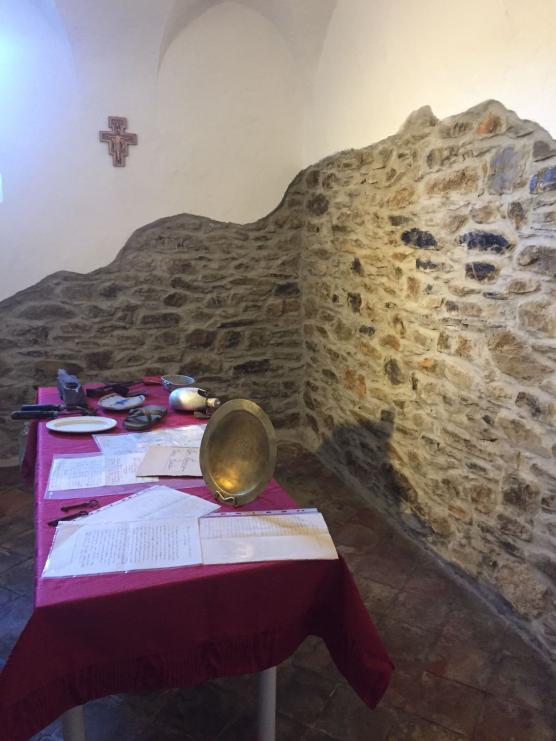 Presentazione dei lavori di restauro dell'oratorio di San Carlo con la presenza di Mons. Giorgio Brancaleoni, il sindaco di Dolcedo Giovanni Danio, l'architetto Erminia Airenti, i restauratori Luca Venier, Bruno Piccinini e Sabrina Baglietto e un folto pubblico.