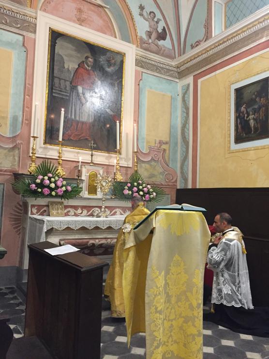 Santa Messa celebrata da don Jean-Pierre Vinciguerra nell'oratorio di San Carlo
