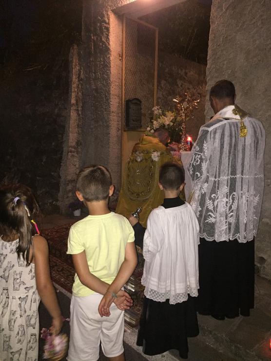 Processione Eucaristica con soste per la Benedizione Eucaristica