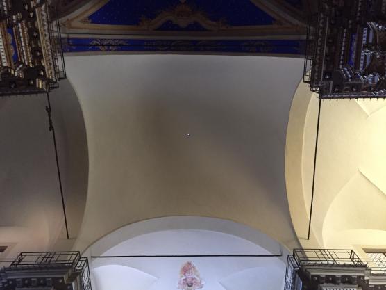 La luce entra dal foro della cupola senza tegole