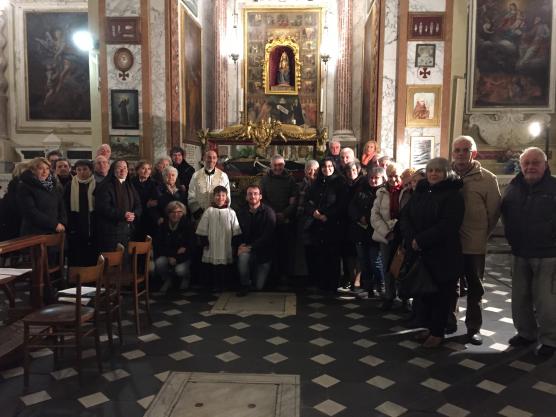 Le comunità di Dolcedo e Bellissimi davanti all'urna di San Leornardo 