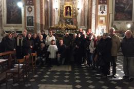 Le comunità di Dolcedo e Bellissimi davanti all'urna di San Leornardo 